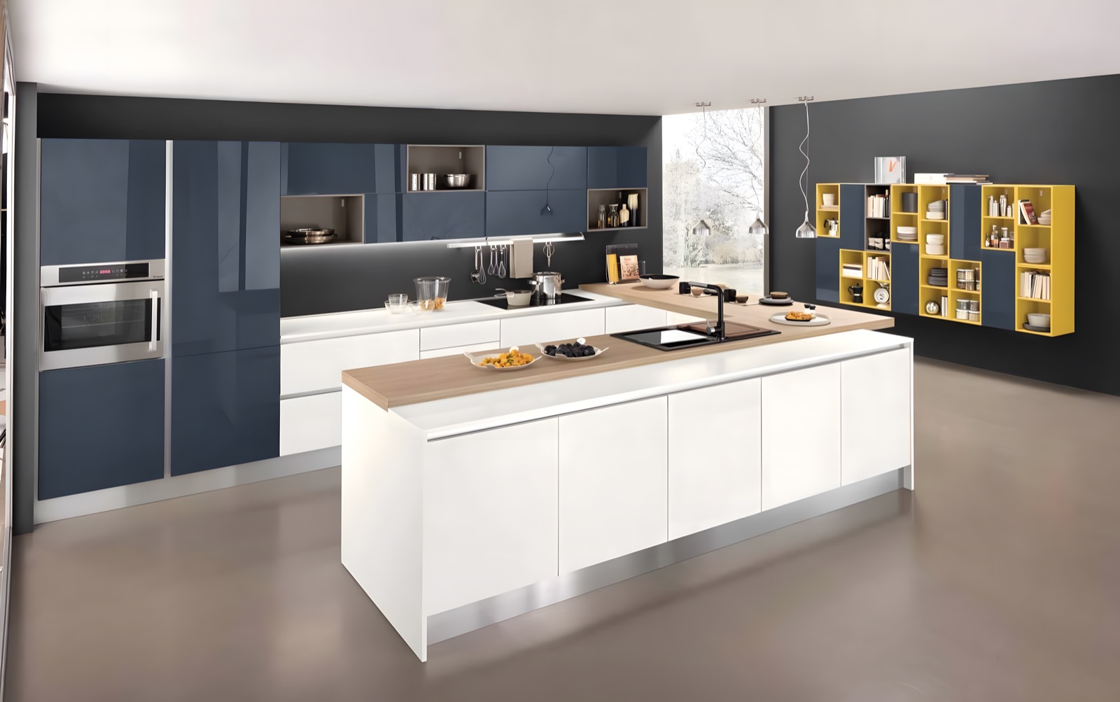 Cucina con isola bianca e colonne laccate blu